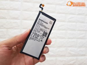 Thay Pin Galaxy S7 Edge chính hãng giá bao nhiêu?