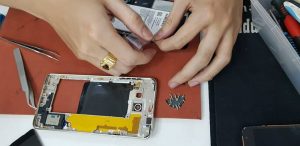 Thay pin Samsung A8 2018 chính hãng có bảo hành
